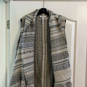 BCBG cream and grey light sweater sleeveless kimono 100% acrylic